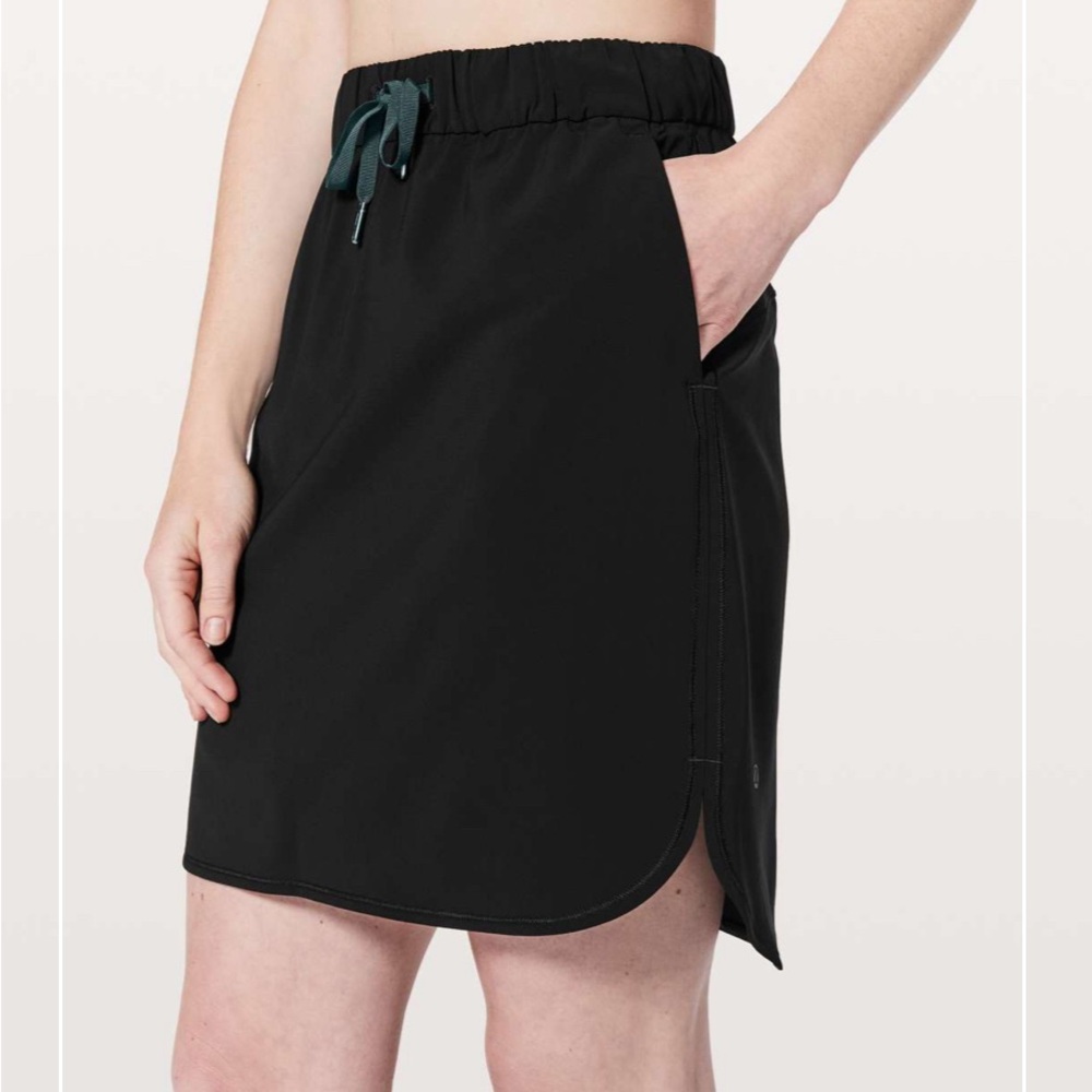 Lululemon On The Fly Skirt- like new size 6